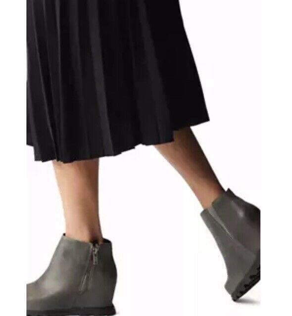 Sorel Joan of Arctic Wedge III Zip Wide Quarry, Black / Carriere, Noir Sz 8.5