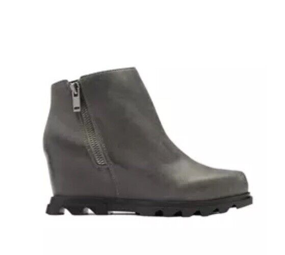 Sorel Joan of Arctic Wedge III Zip Wide Quarry, Black / Carriere, Noir Sz 8.5