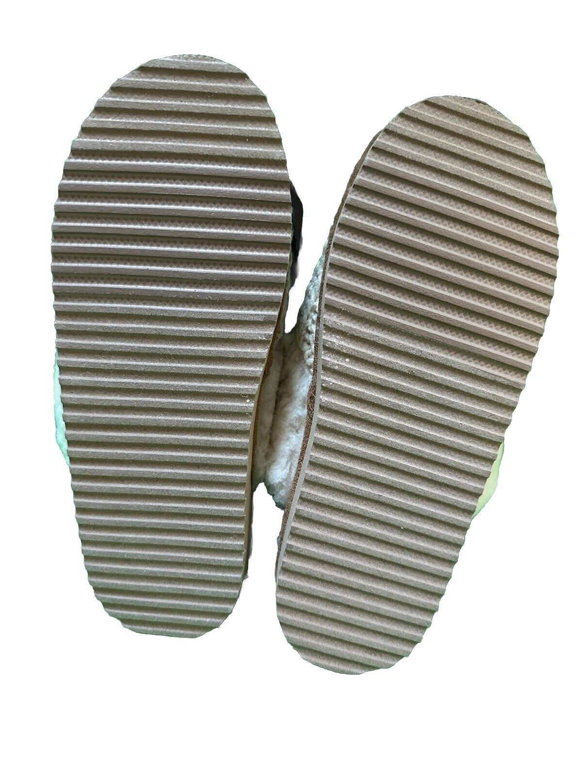 Secret Treasures Women's 8 Knit Scuff Cream Slippers NWT